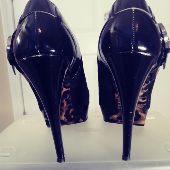 Guess Women's Black Heels - Picture 5 of 13